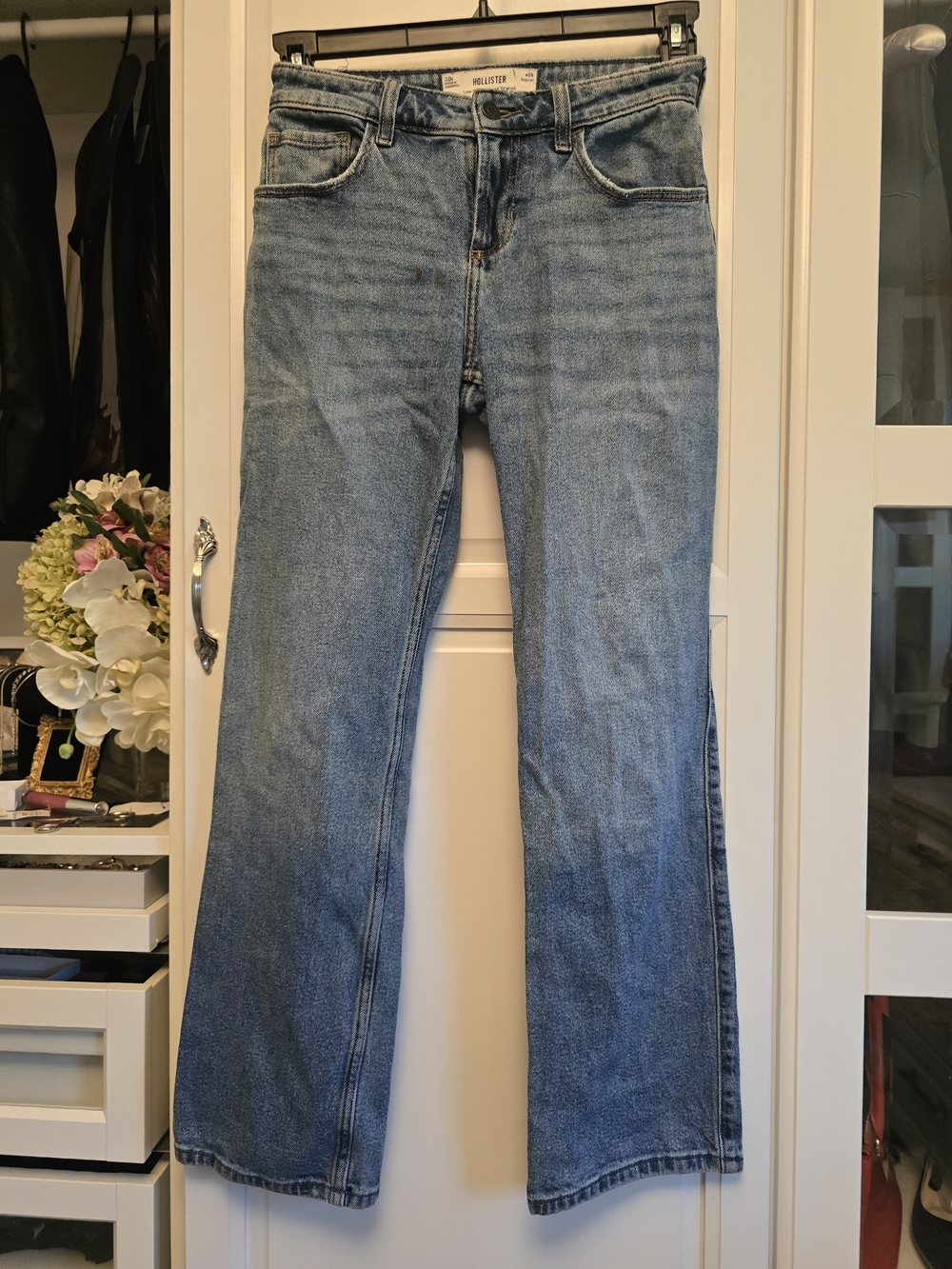 Hollister Women's Light Blue Straight-Leg Jeans